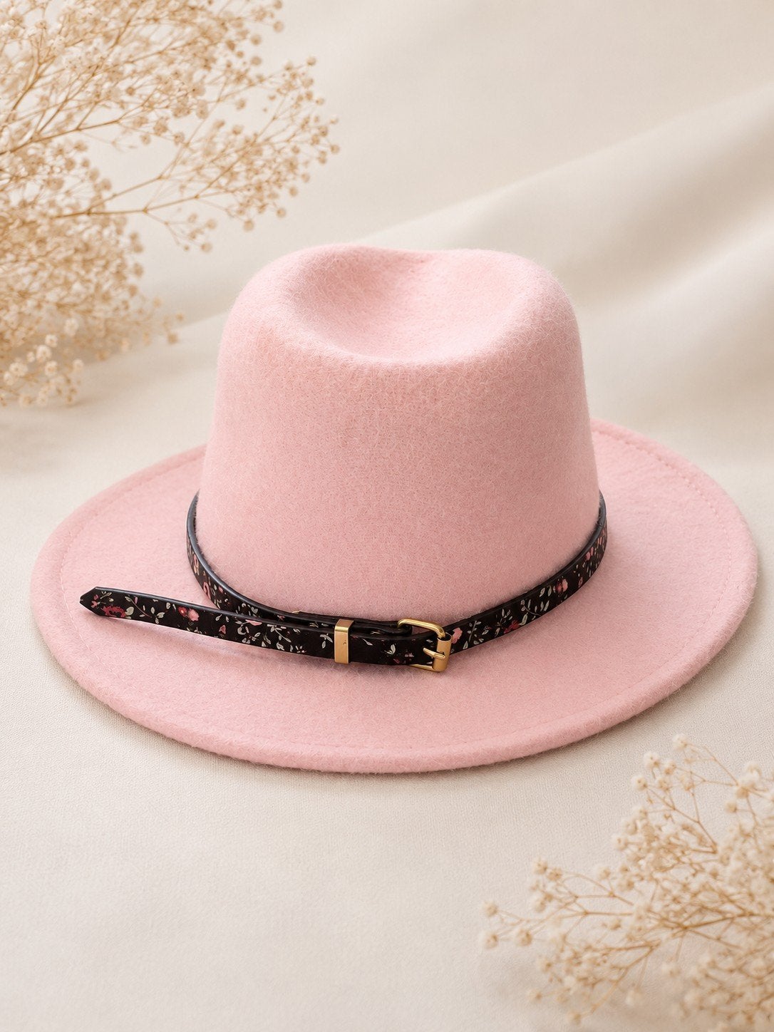 Roze Cowboyhoed met Zelfgemaakt Bloemenriempje, Hoed, One size fits all, Ophalen of Verzenden, Onbekend