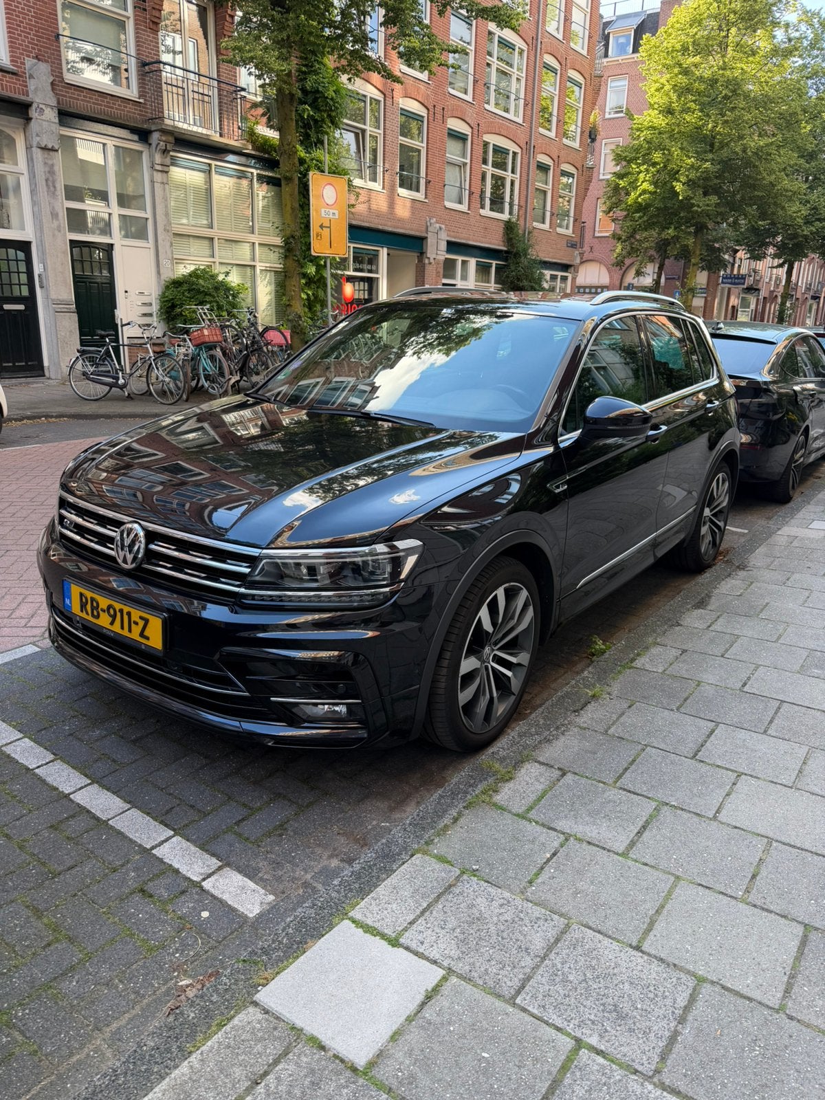 Volkswagen Tiguan R-Line PANO 1.4 TSI DSG 2017 Zwart te koop, 1800 kg, 4 cilinders, Zwart, Origineel Nederlands