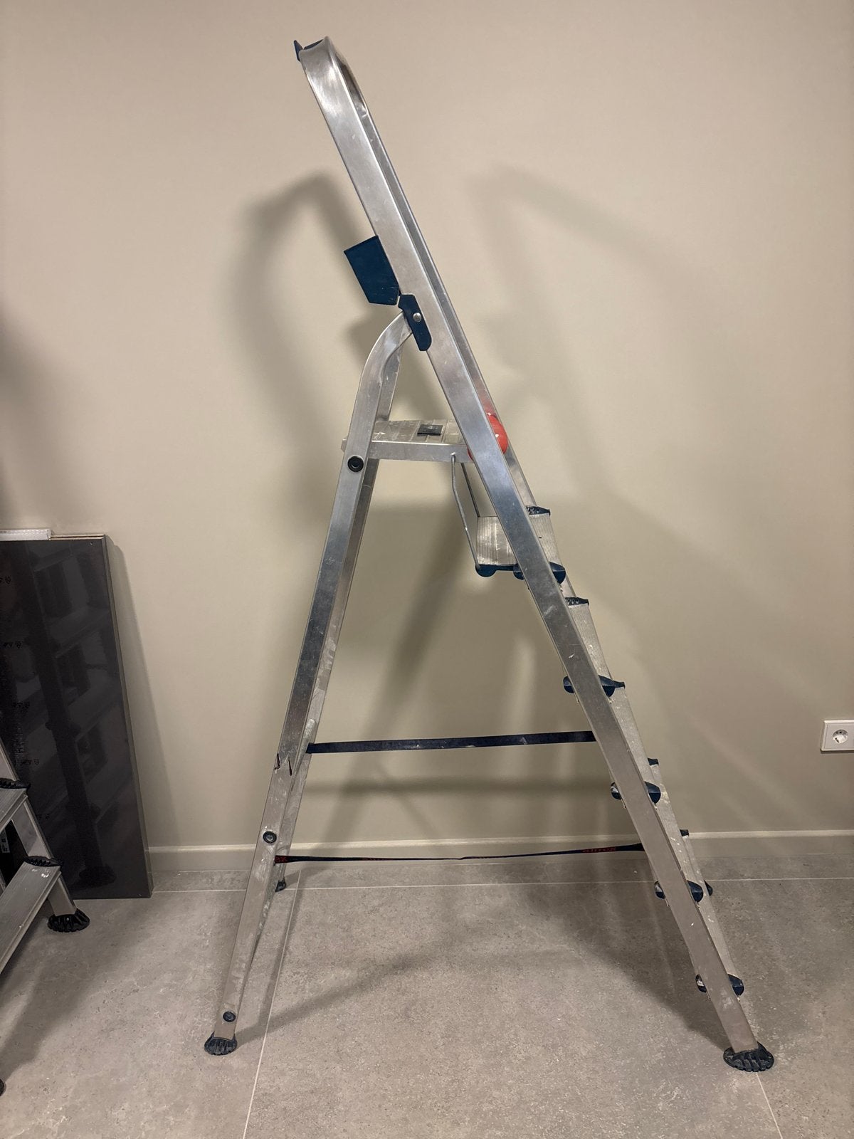 Altrex Huishoudladder 6 treden, werkhoogte 1,26 mtr, Doe-het-zelf en Verbouw, Ladders en Trappen, Ophalen, Gebruikt, Ladder, Minder dan 2 meter