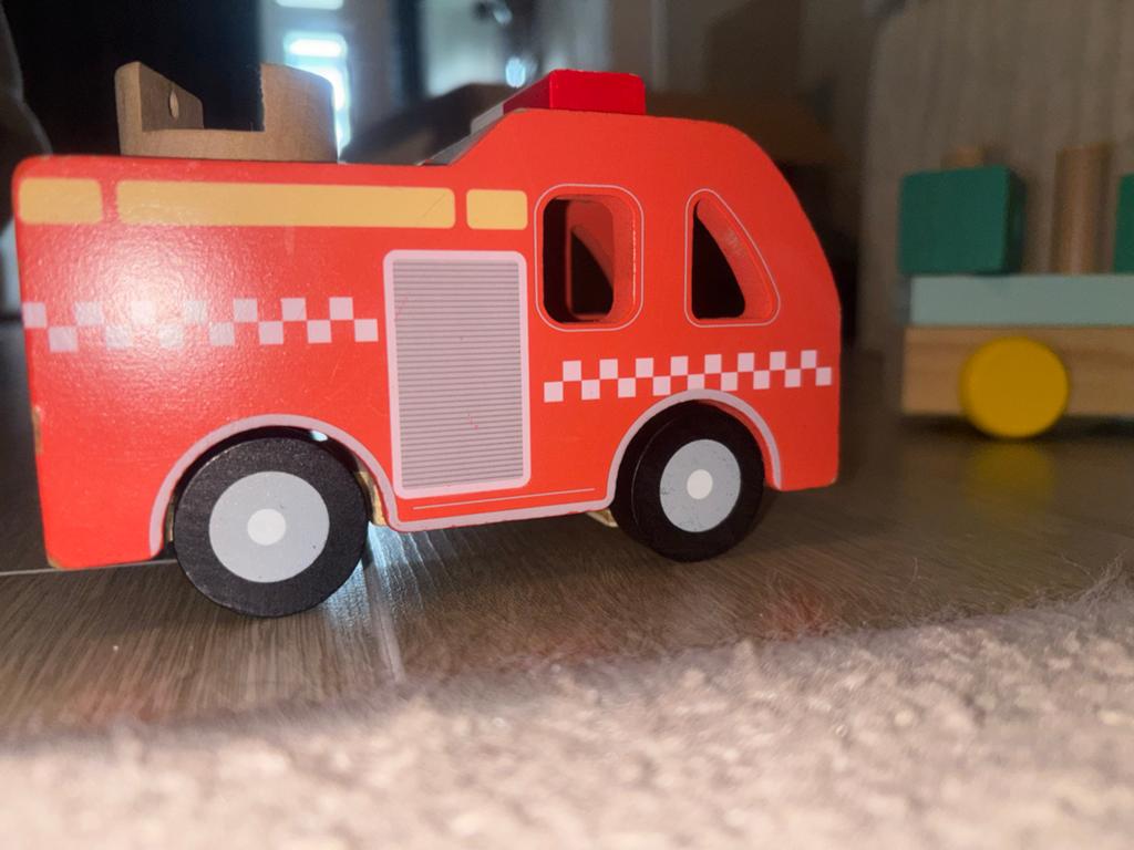 Houten speelgoed set: Brandweerauto's en trein, Ophalen, Gebruikt, Rij- of Hobbelspeelgoed
