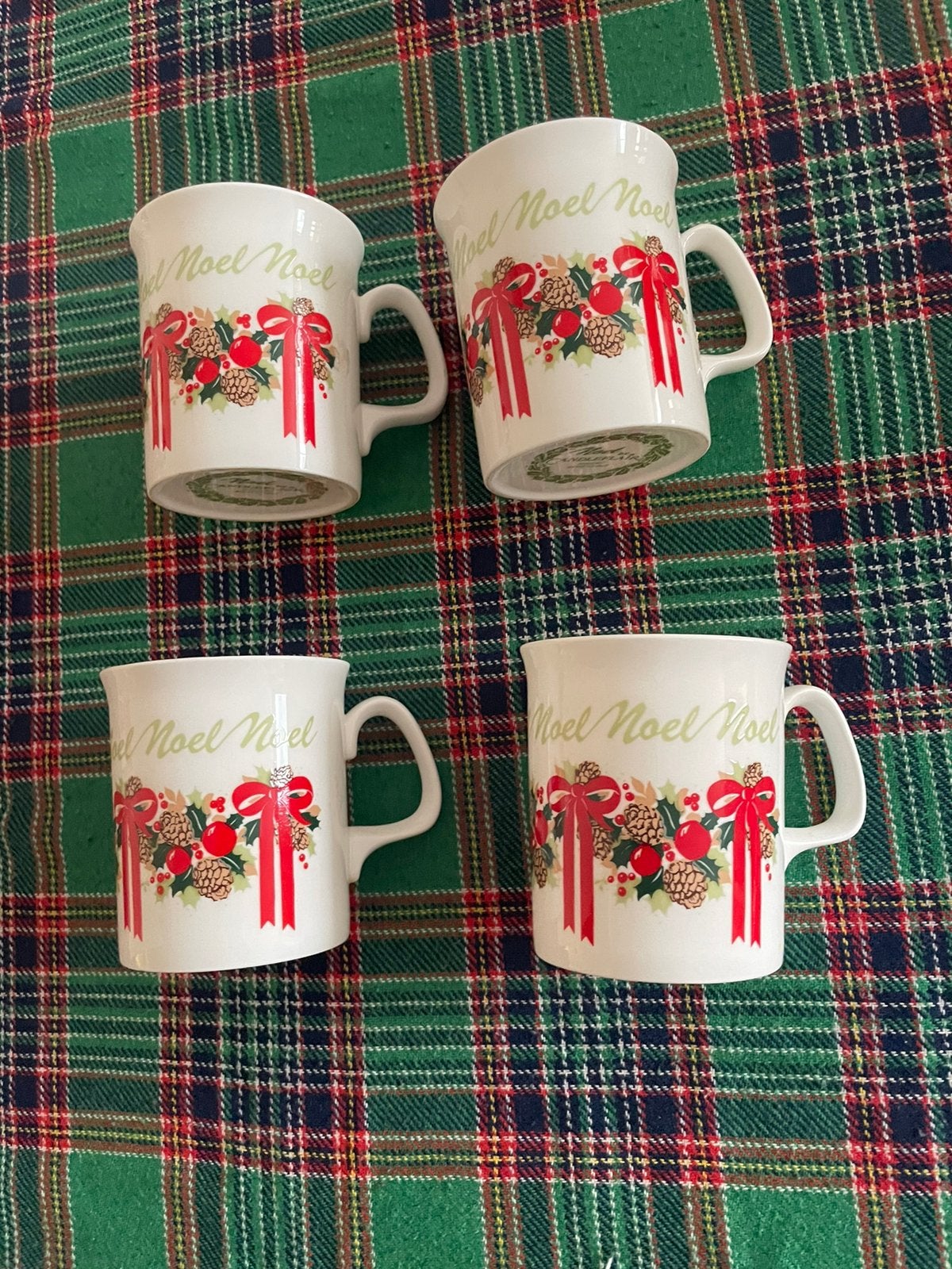 Noel by a candle flair bekers mokken KERST, Ophalen of Verzenden, Zo goed als nieuw, Overige stijlen, Kop(pen) en/of Schotel(s)