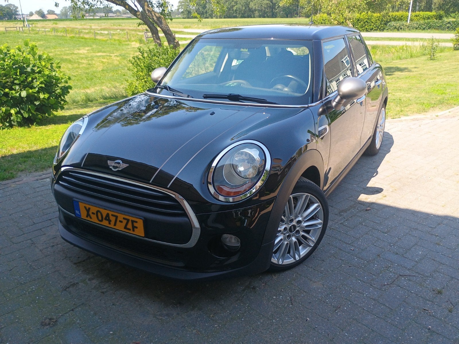Mooie mini cooper 5 deurs, Voorwielaandrijving, Start-stop-systeem, Leder en Stof, Zwart