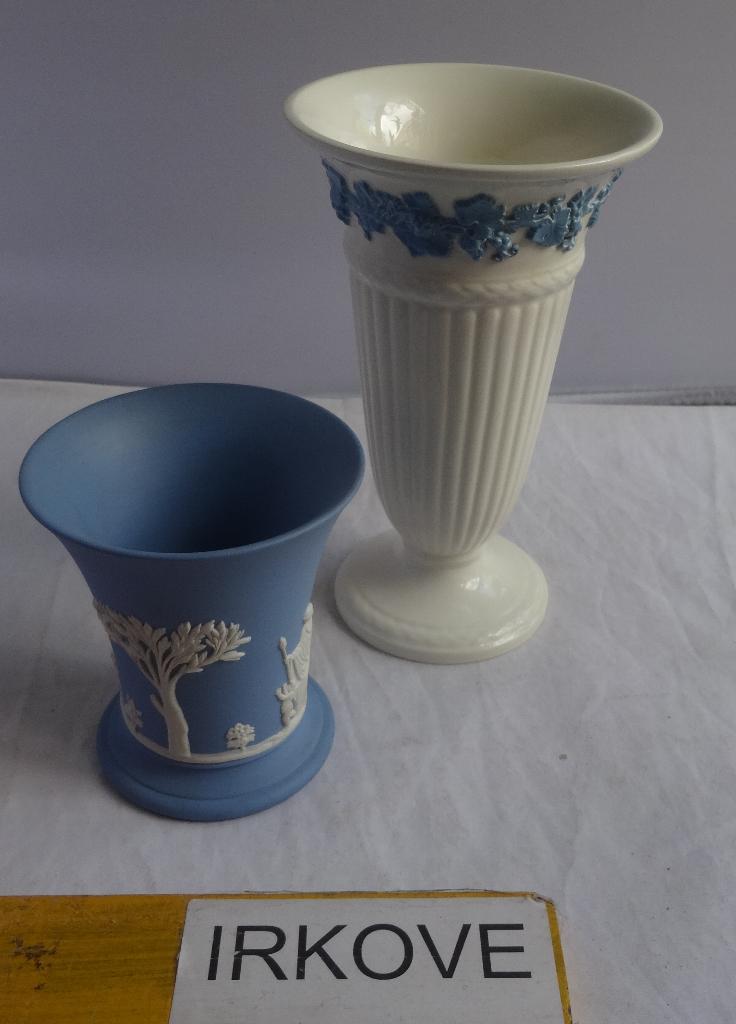 WEDGWOOD * DRIE VAZEN EN 1 X ASBAK * Jasperware *, Antiek en Kunst, Verzenden