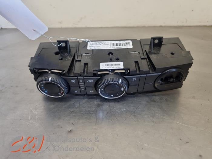 Airco bedieningspaneel van een Mercedes Sprinter