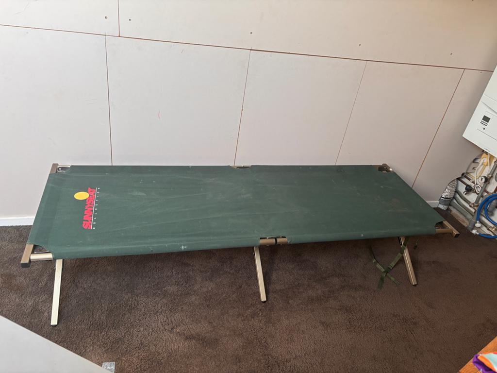 Stevig groen veldbed, ideaal voor kamperen of logees, Ophalen, Gebruikt