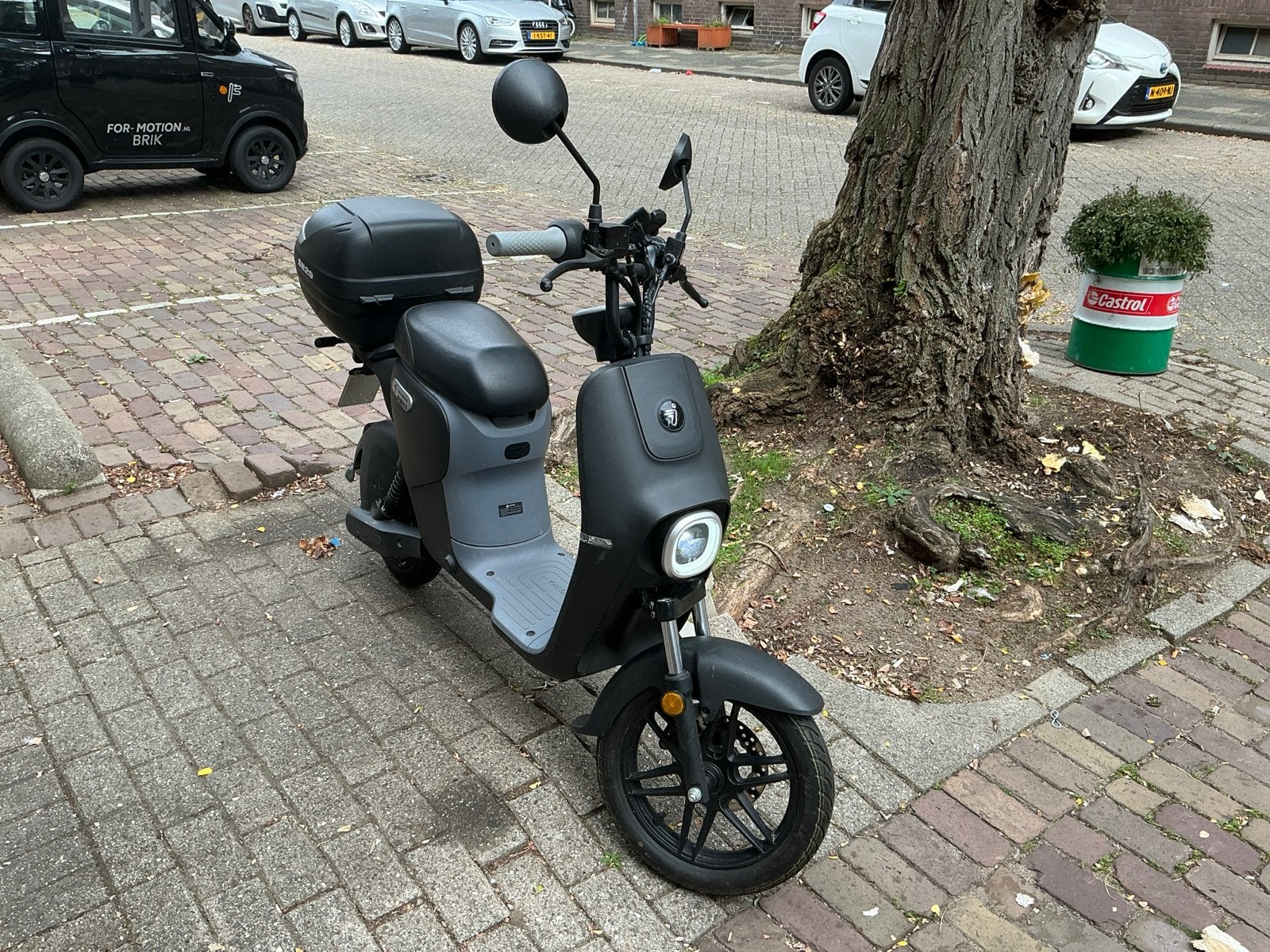 Elektrische scooter met topkoffer - Zo goed als nieuw, Fietsen en Brommers, Ophalen, Zo goed als nieuw, Maximaal 45 km/u