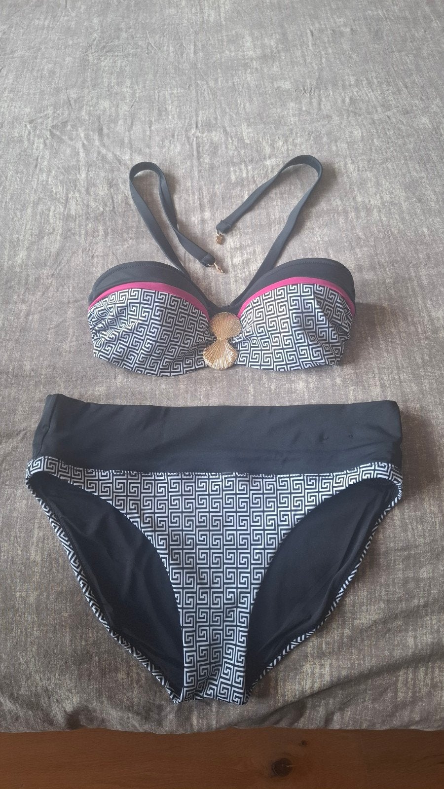 Sapph bikini met Griekse print en gouden detail, Zwart, Ophalen of Verzenden, Zo goed als nieuw, Sapph