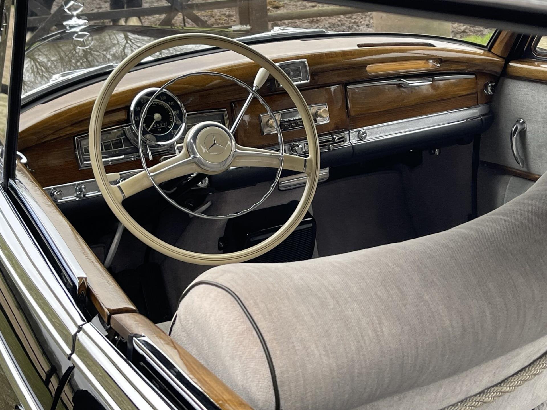 Mercedes-Benz 300 D Adenauer, gerestaureerd, Velours, foto 10