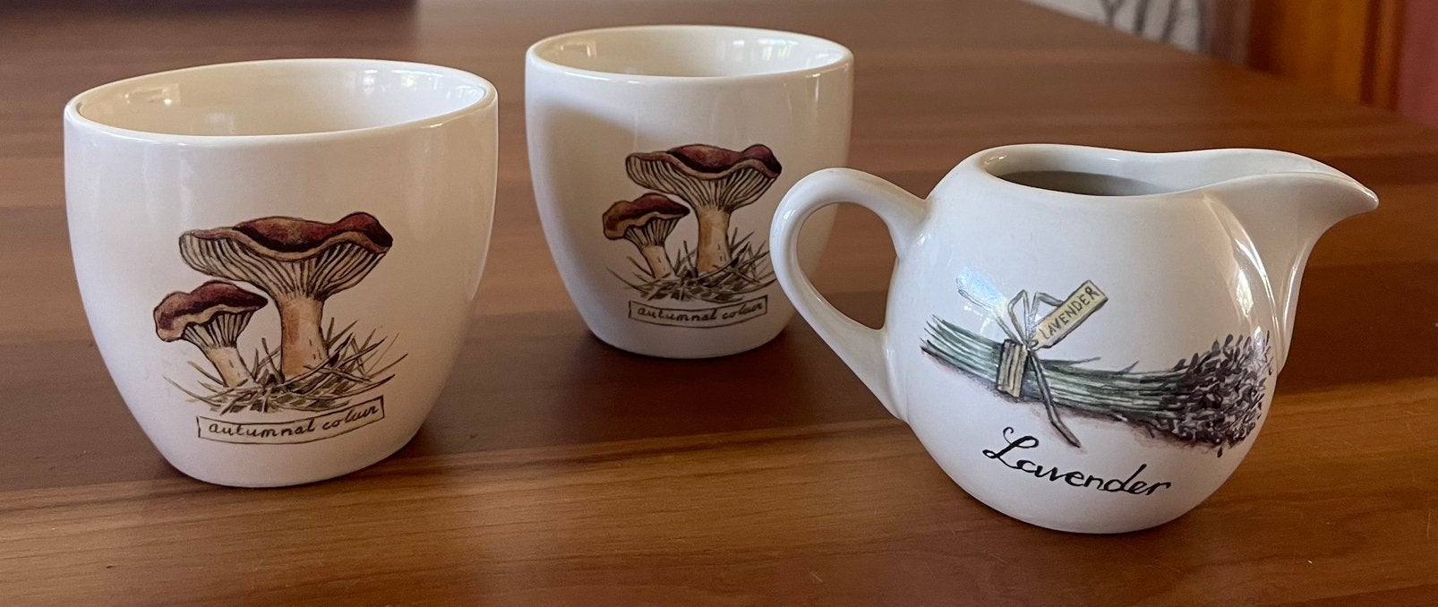 Jet ter Steege mokjes en melkkannetje, Ophalen of Verzenden, Zo goed als nieuw, Overige stijlen, Kop(pen) en/of Schotel(s)