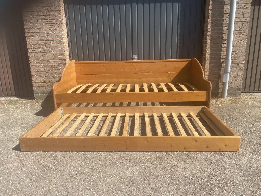 Grenen bed met onderschuifbed en matrassen, Ophalen, Gebruikt, 90 cm, Bruin