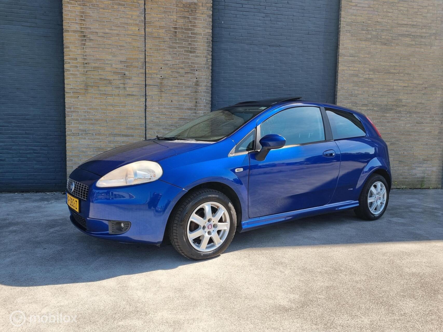 Fiat Punto 1.2-16V SportSound pano airco, Auto's, Voorwielaandrijving, 1242 cc, 4 cilinders, Multifunctioneel stuurwiel