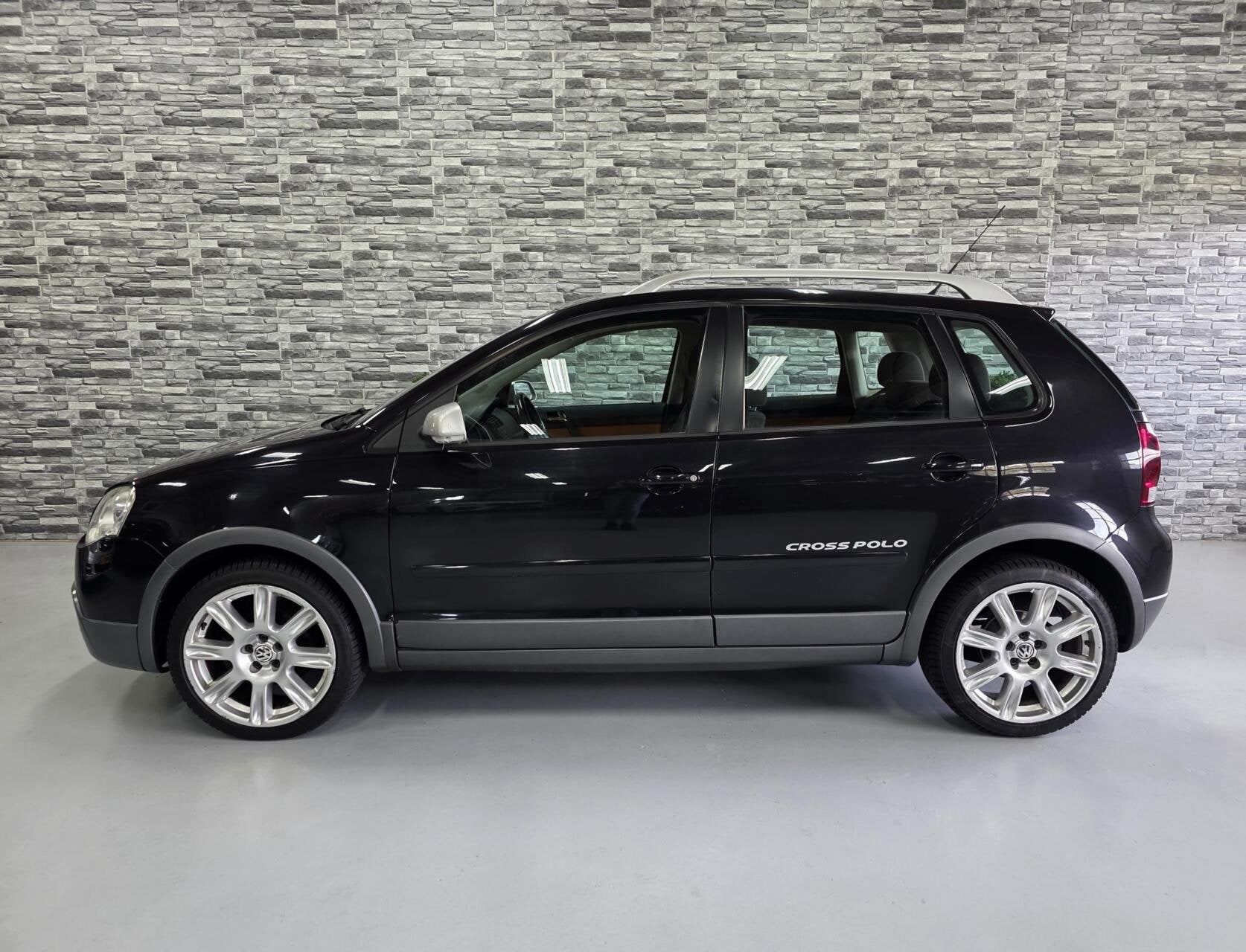Volkswagen Polo 1.4-16V Cross *Automaat*Stoelverwarming*NAP!, Gebruikt, 4 cilinders, Zwart, Bedrijf