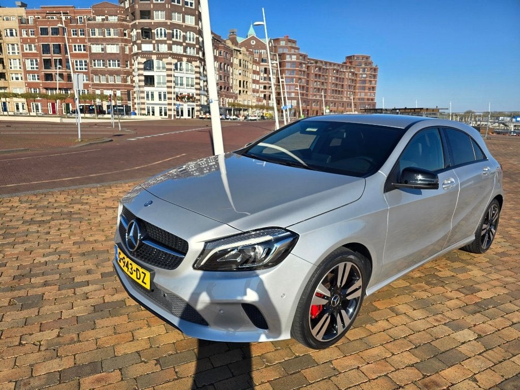 Mercedes-Benz A-Klasse 1.6 A160 2016 Grijs, Voorwielaandrijving, Zwart, 4 cilinders, Leder en Stof