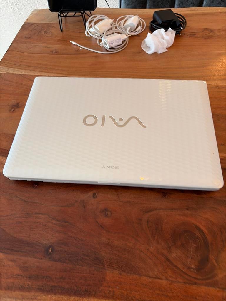 Sony VAIO laptop met Windows 7 en oplader, in goede staat, Computers en Software, Windows Laptops, Ophalen of Verzenden, Zo goed als nieuw