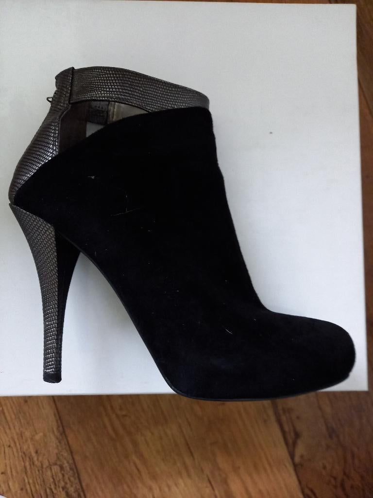 Guess enkellaarsjes maat 39 z.g.a.n, Guess, Zwart, Ophalen of Verzenden, Zo goed als nieuw