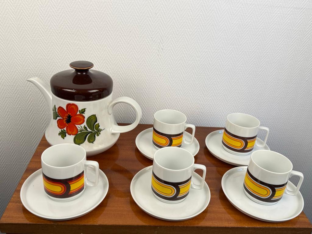 Vintage Koffieset: Bloemenkan & Retro Kopjes, Verzamelen, Retro, Ophalen of Verzenden, Huis en Inrichting
