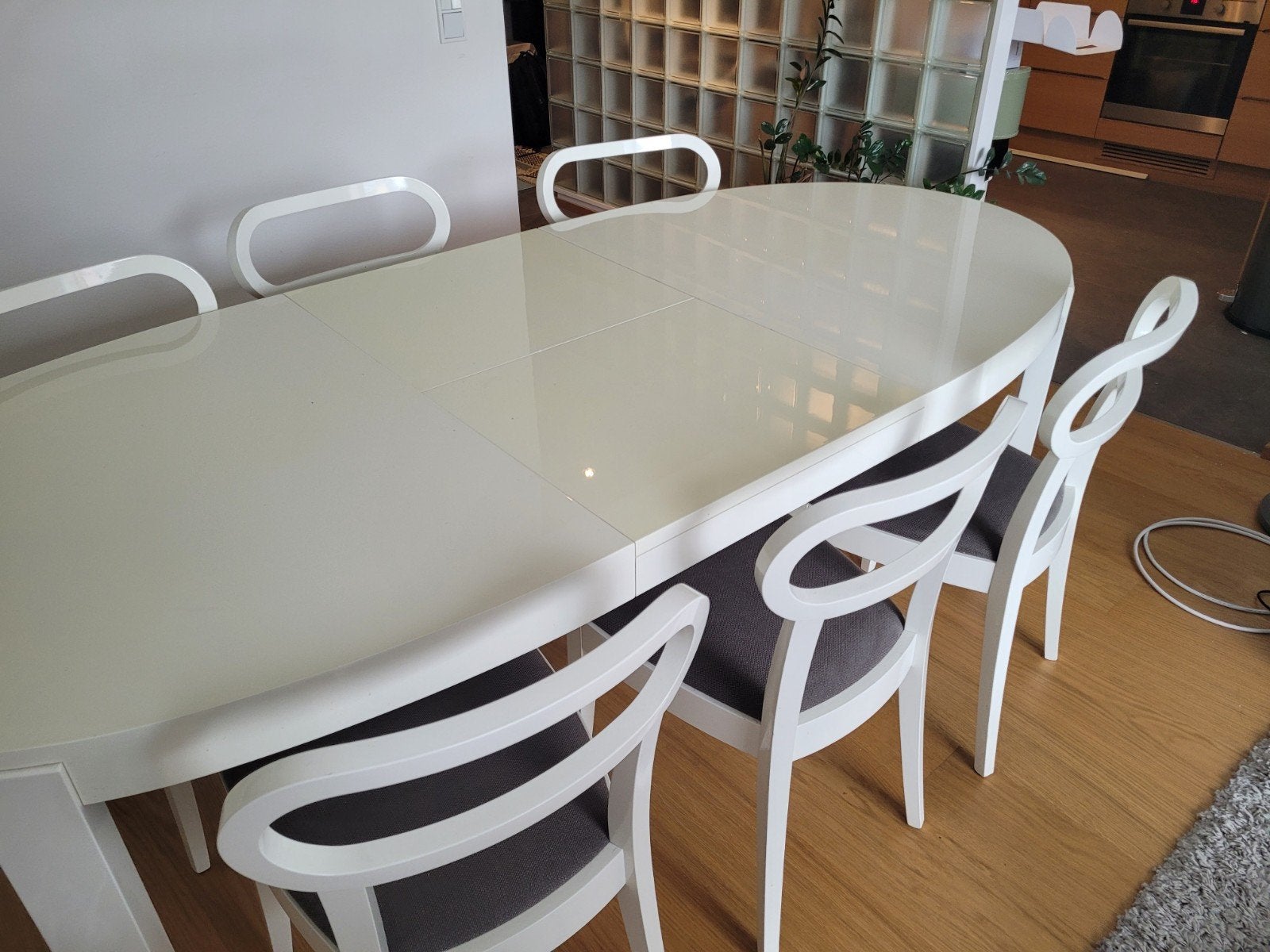 Uitschuifbare eettafel met 6 stoelen - Wit hoogglans, Ophalen, Gebruikt, 100 tot 150 cm, Vijf personen of meer