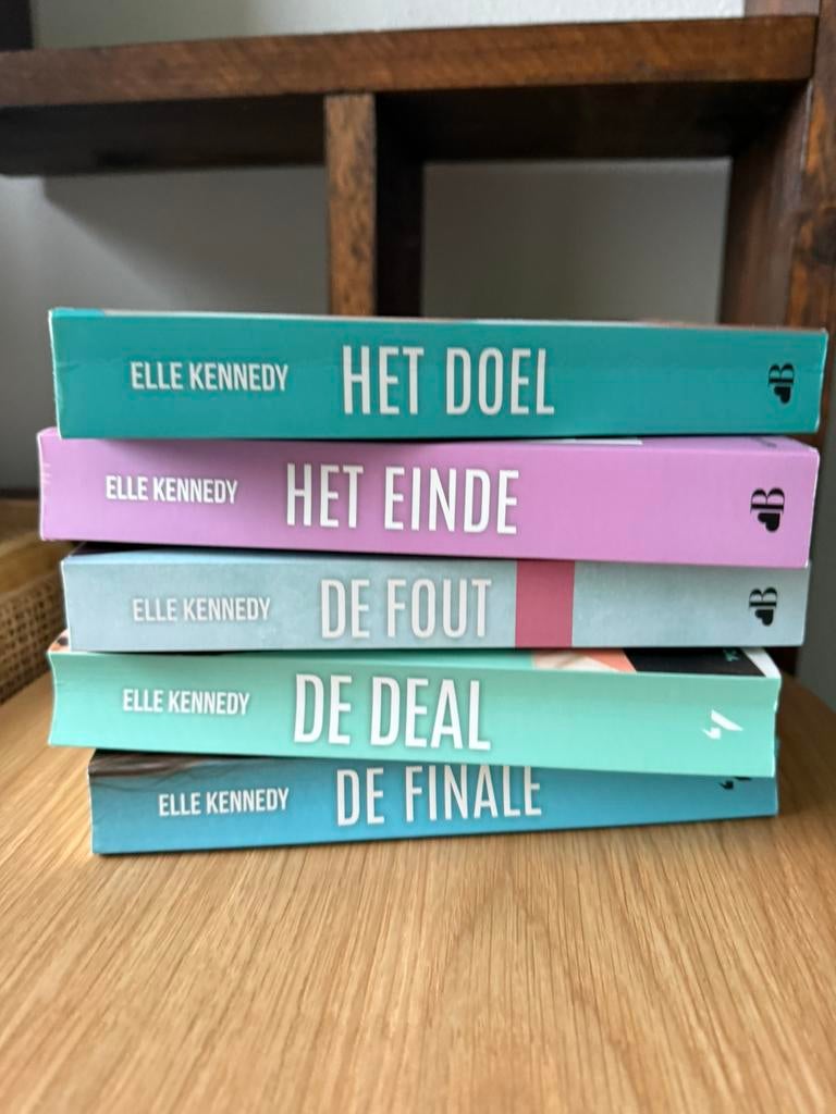 Boekenserie Elle Kennedy, Ophalen of Verzenden, Zo goed als nieuw