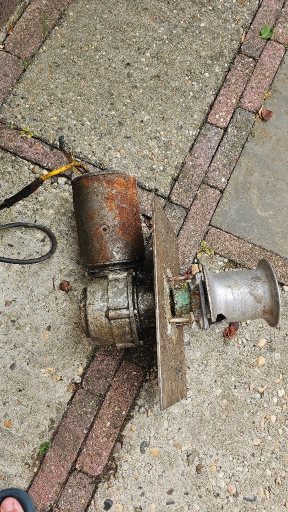Electrische lier, Watersport en Boten, Ophalen, Gebruikt, Dekbeslag, Zeilboot of Motorboot