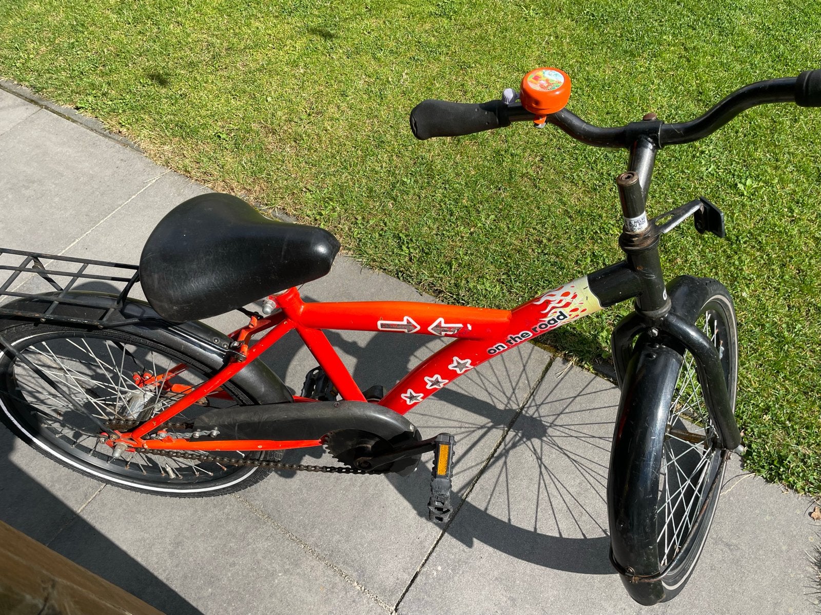 Kinderfiets rood - 'on the road' design, Fietsen en Brommers, Fietsen | Kinderfietsjes, Ophalen, Gebruikt, Velgrem, 20 inch of meer