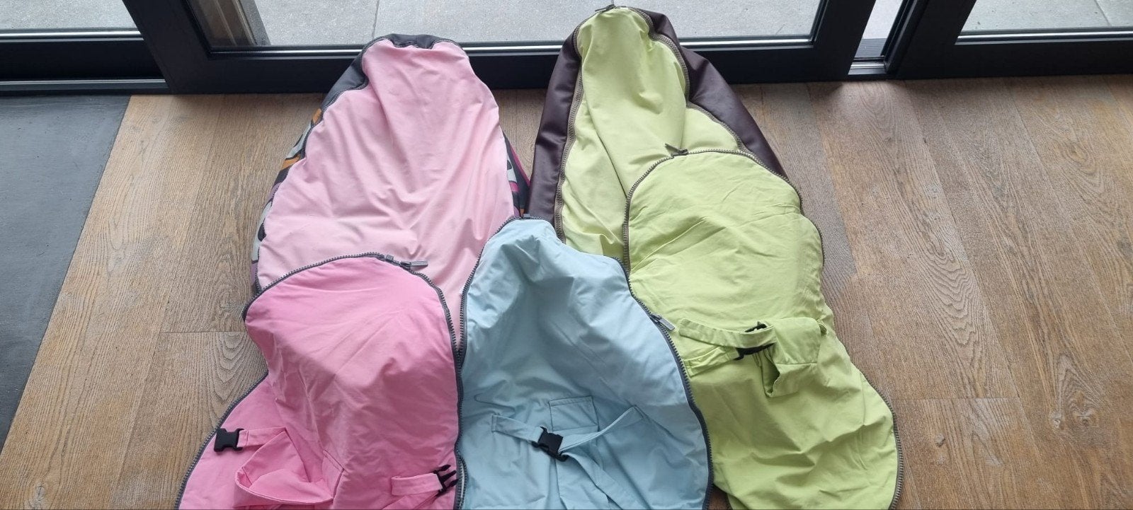 Doomoo zitzakken met hoezen - 2 stuks, Ophalen, Gebruikt, Meerkleurig, Zitzak