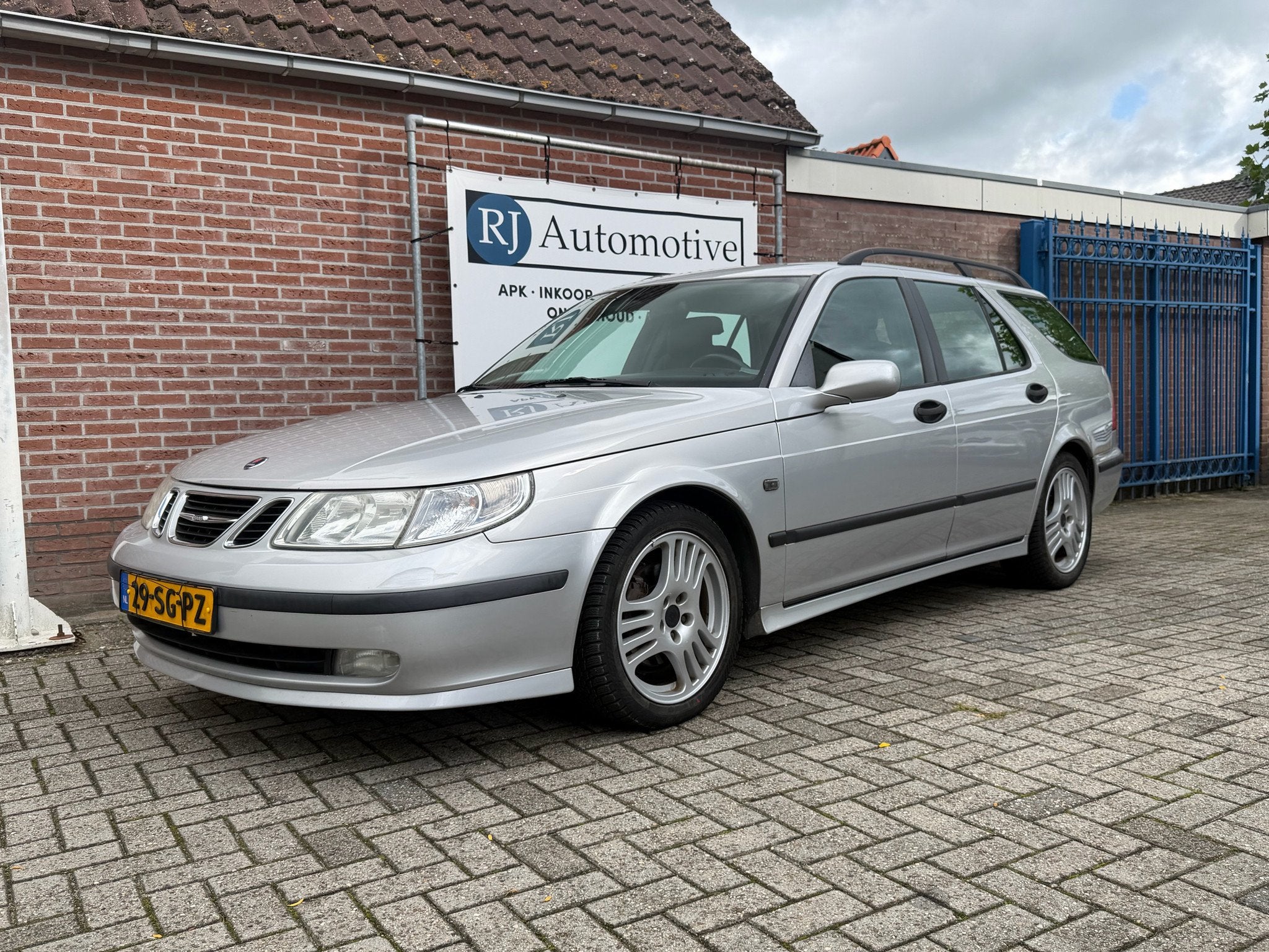 Saab 9-5 2.0t Linear AUTOMAAT/NAP/LEER (bj 2006), Auto's, Automaat, 4 cilinders, 93 €/maand, 149 pk