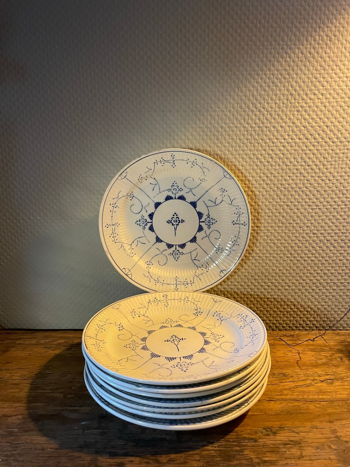 Set van 8 Boch Frères borden - Blauw en wit decor, Ophalen of Verzenden