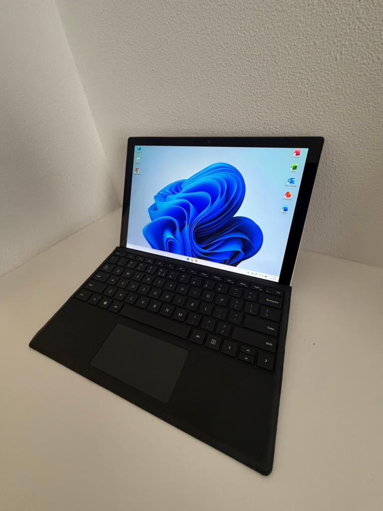 Nette Microsoft Surface Pro, Gebruikt, 2 tot 3 Ghz, Qwerty, 8 GB