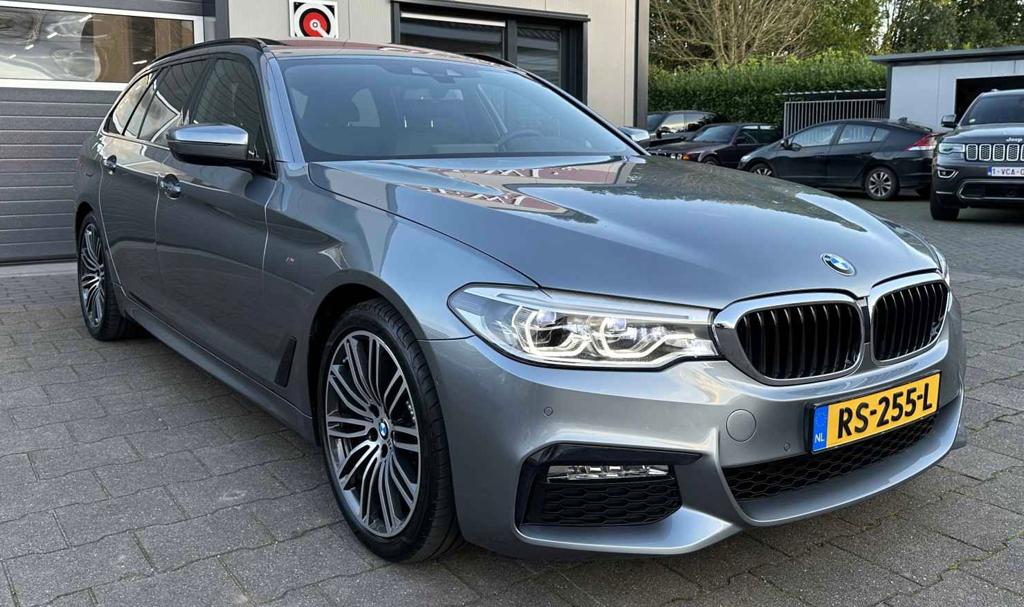 BMW 520i High Exe M Sport Pano Comfort Seats NL-Auto 19 inch, Auto's, 1998 cc, Achterwielaandrijving, Zwart, 4 cilinders