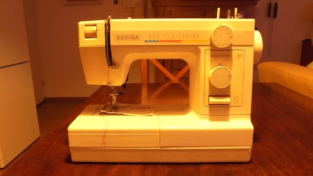 ( PFAFF) DORINA naaimachine.MET 6 MAANDEN GARAANTIE., Ophalen, Zo goed als nieuw, Naaimachine, Pfaff