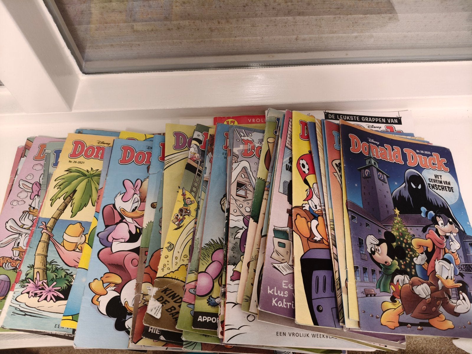 Pakket met 45 Donald Duck en 3 dikkere bladen., Meerdere comics, Ophalen of Verzenden, Gelezen, Europa