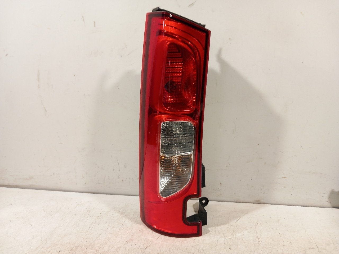 Achterlicht links buiten Mercedes-Benz Citan, Onderdelen@venauto.nl, Van der Ven Autorecycling B.V., Gebruikt, Ettenseweg 76, 4706 PB Roosendaal, The Netherlands