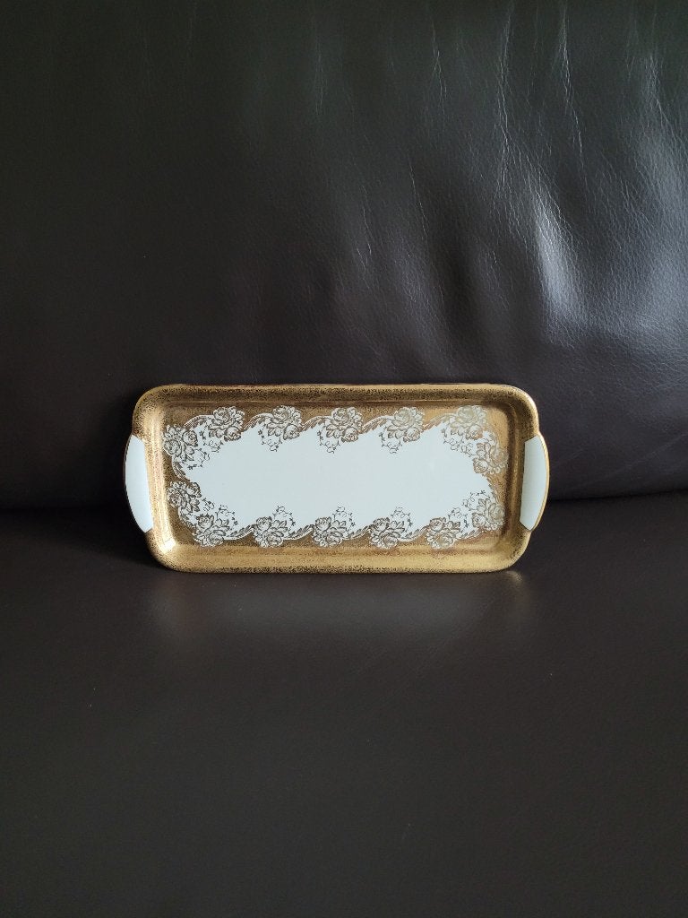 Vintage porseleinen dienblad met rozen en gouddecor, Porselein of Keramiek, Ophalen of Verzenden, Zo goed als nieuw, Geglazuurd