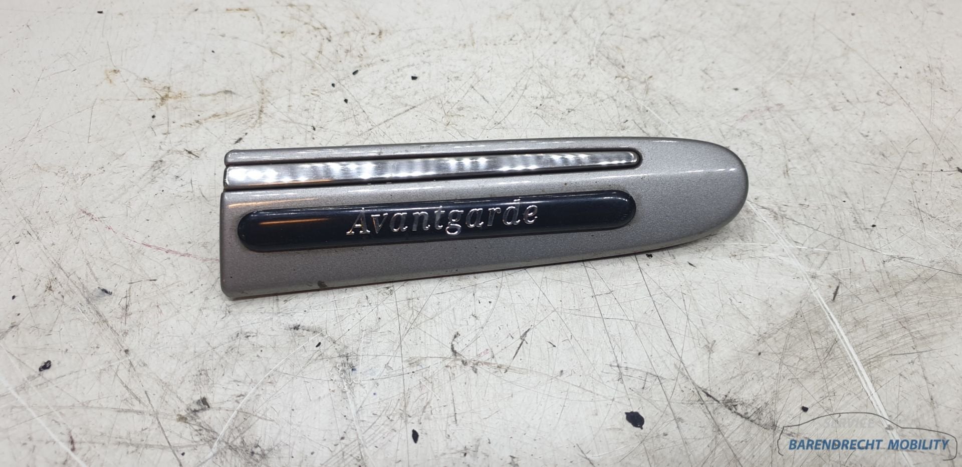 Stootstrip spatbord W211 Avantgarde rechts Mercedes E klasse, Gebruikt, Mercedes-Benz AG, Mercedes-Benz, Ophalen of Verzenden