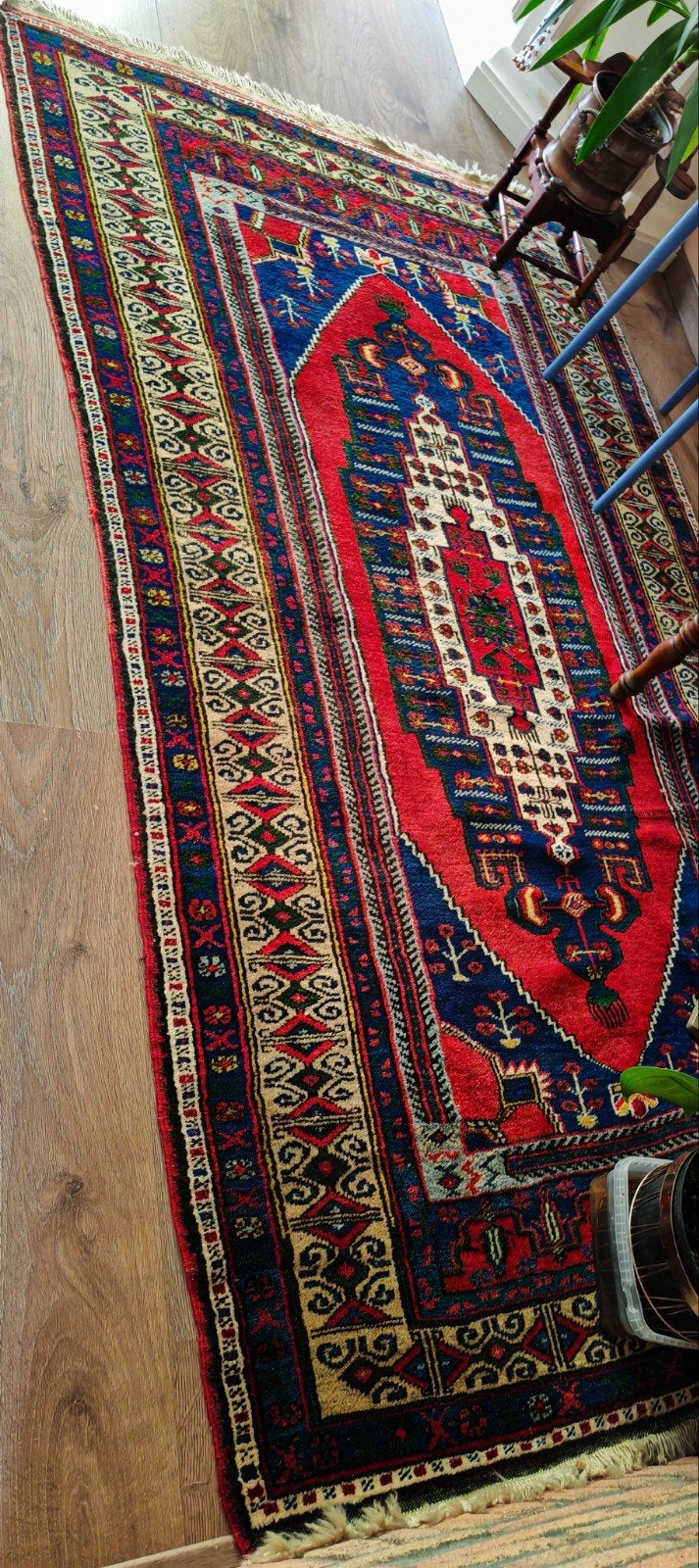 Vintage Turkse tapijt, handgeknoopt, rood/blauw, Gebruikt, Rechthoekig, Perzisch, Vintage, Traditioneel, 50 tot 100 cm