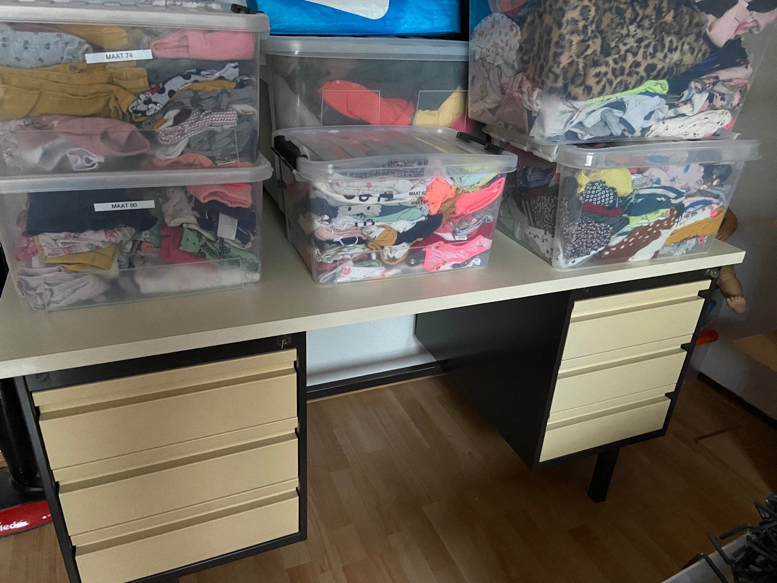 Stalen vintage bureau, Ophalen, Zo goed als nieuw, Schoolbureau