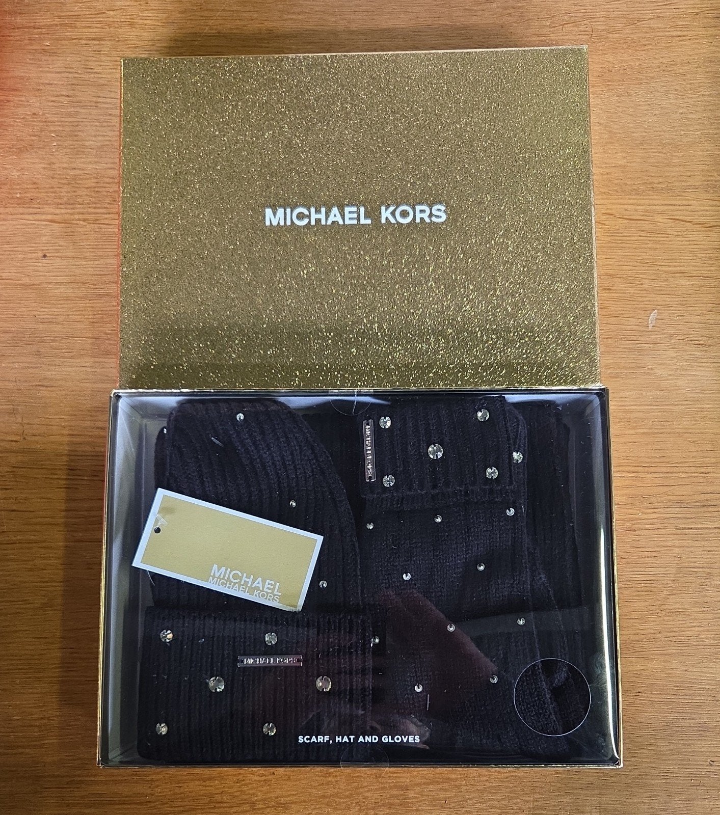 Michael Kors scarf hat gloves set, Kleding | Dames, Mutsen, Sjaals en Handschoenen, Nieuw, Ophalen of Verzenden, X, Sjaal