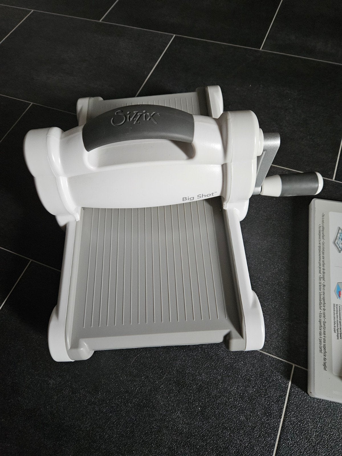 Te koop sizzix machine big shot plus accessoires, Ophalen of Verzenden, Gebruikt