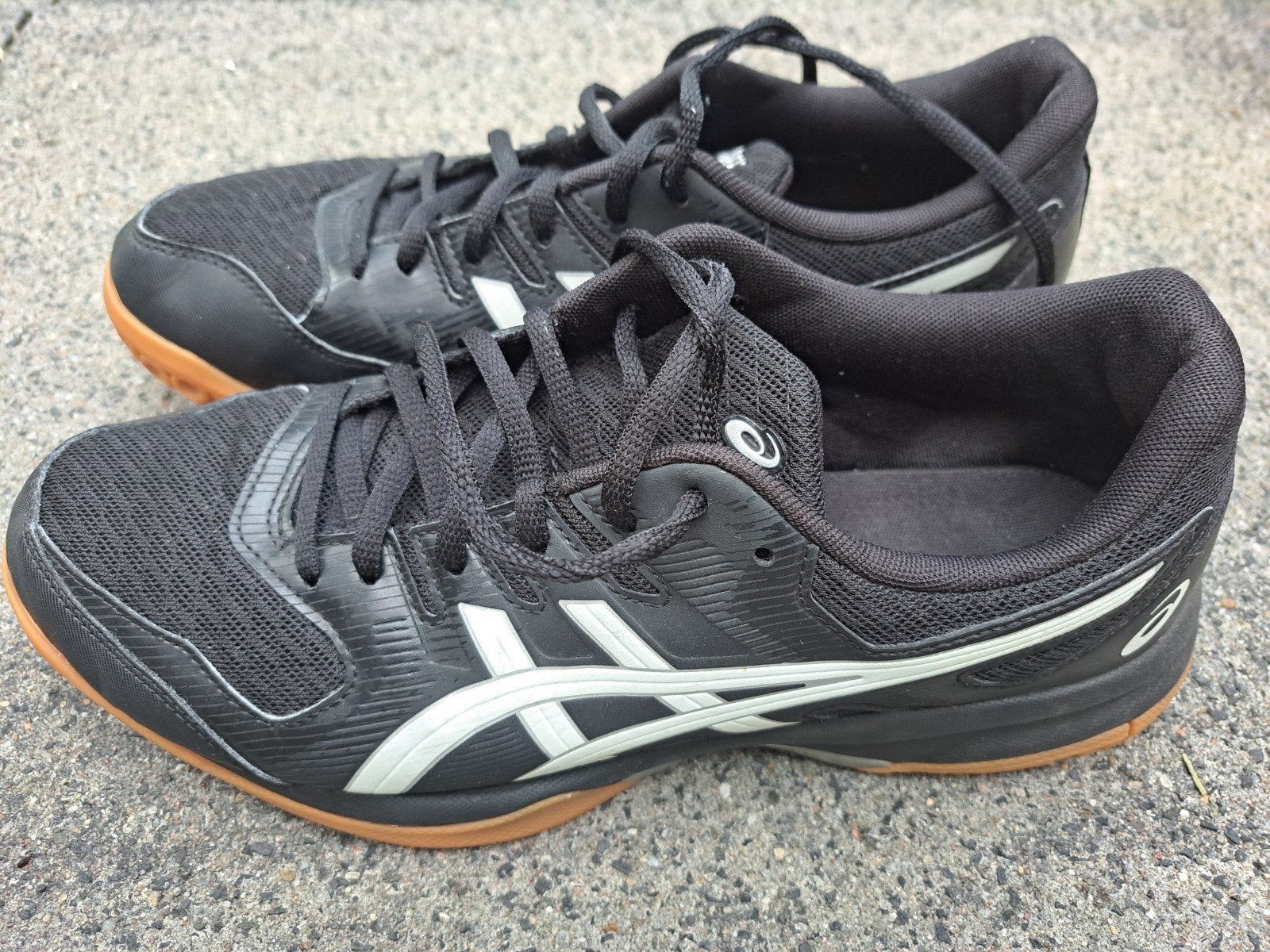 Asics zaalsportschoenen maat 42 ZGAN, Ophalen, Zo goed als nieuw, Schoenen