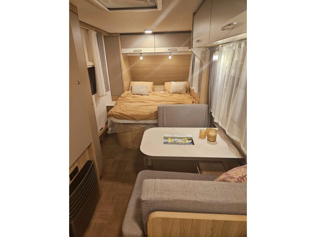 LMC Sassino 450 D Met luifel en fietsenrek ((zondag open)), Bedrijf, Treinzit, Overige typen, 5 tot 6 meter