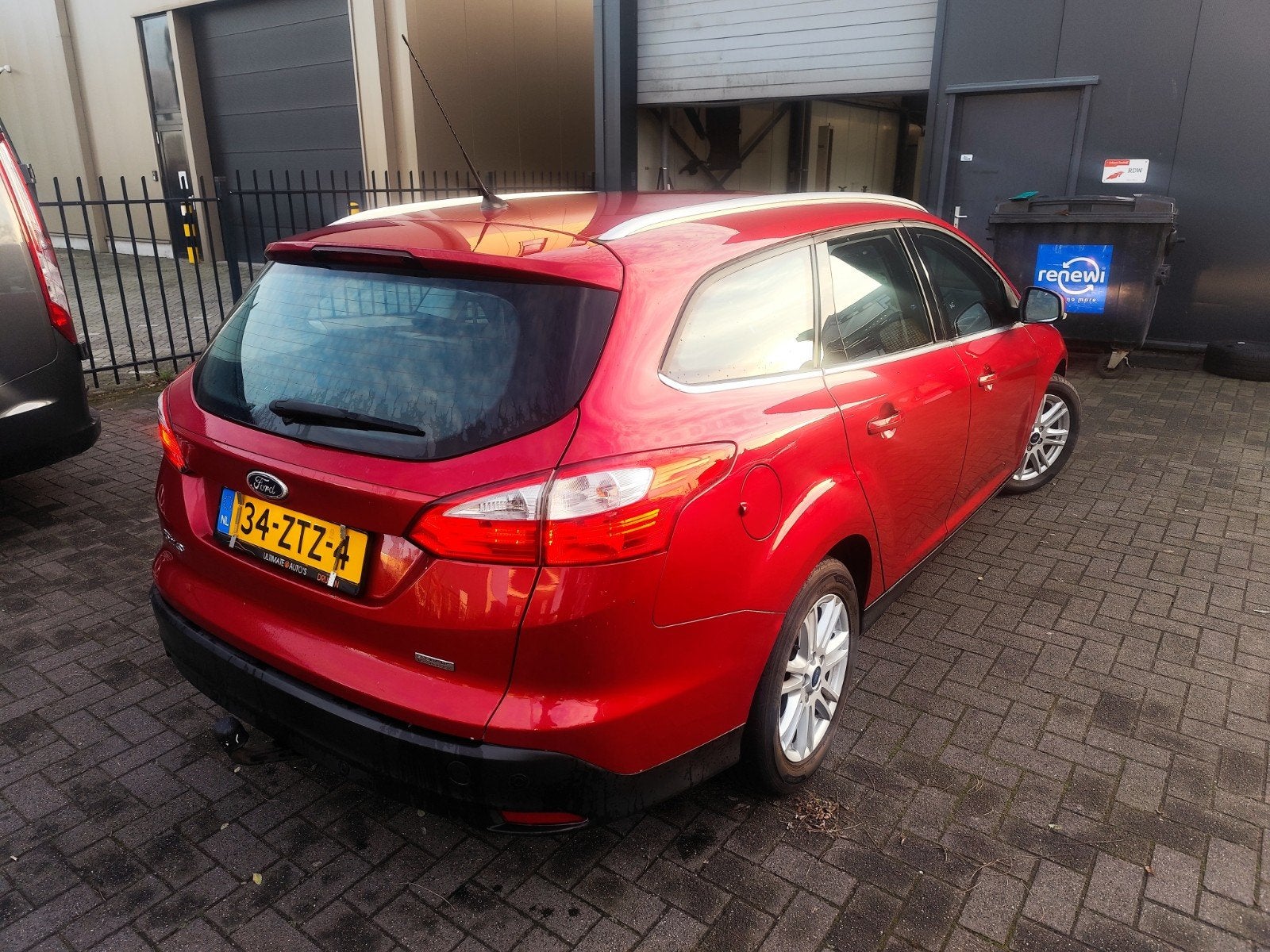Ford Focus titanium station nieuwe distributieriem en apk, Auto's, Euro 5, 125 pk, Bluetooth, Origineel Nederlands