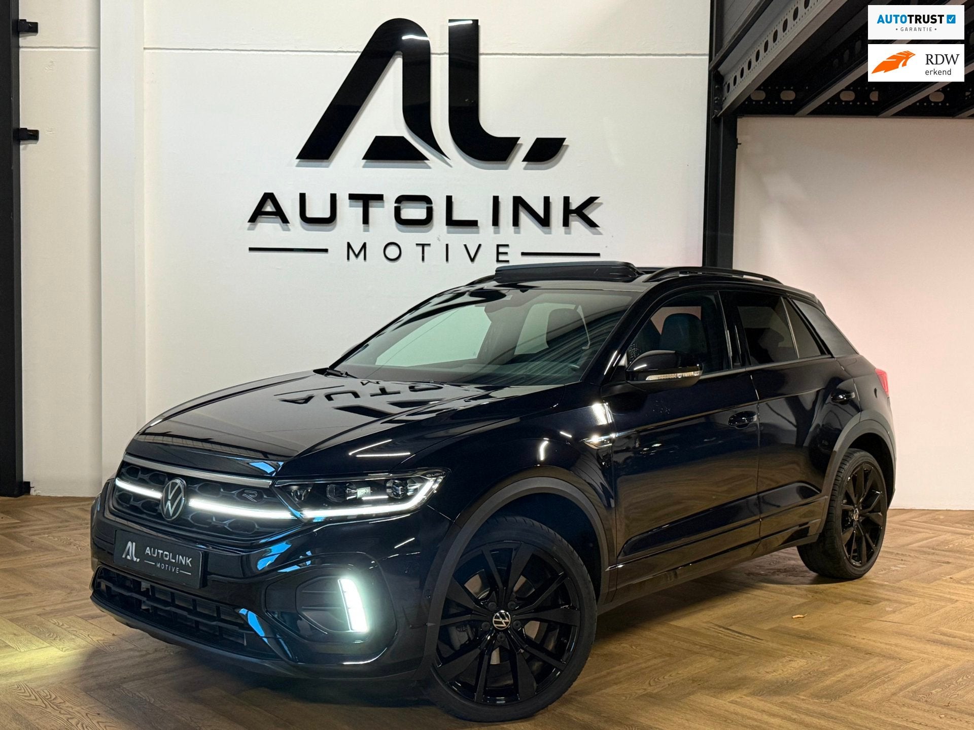 Volkswagen T-Roc 1.5 TSI R-Line|3x R-Line|Panorama|Black Sty, 1258 kg, Zwart, 4 cilinders, 150 pk