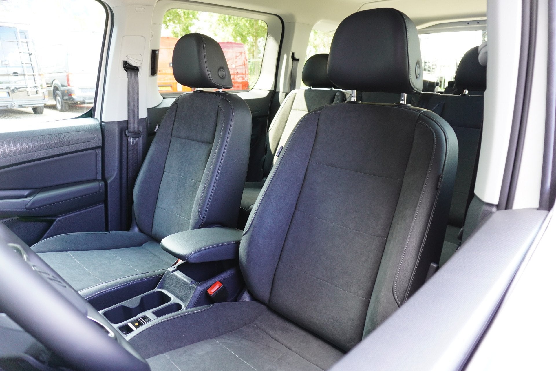Volkswagen Caddy Maxi L2 150pk Plug-in Hybride Style Automaa, Auto's, Euro 6, 150 pk, 7 stoelen, Wit