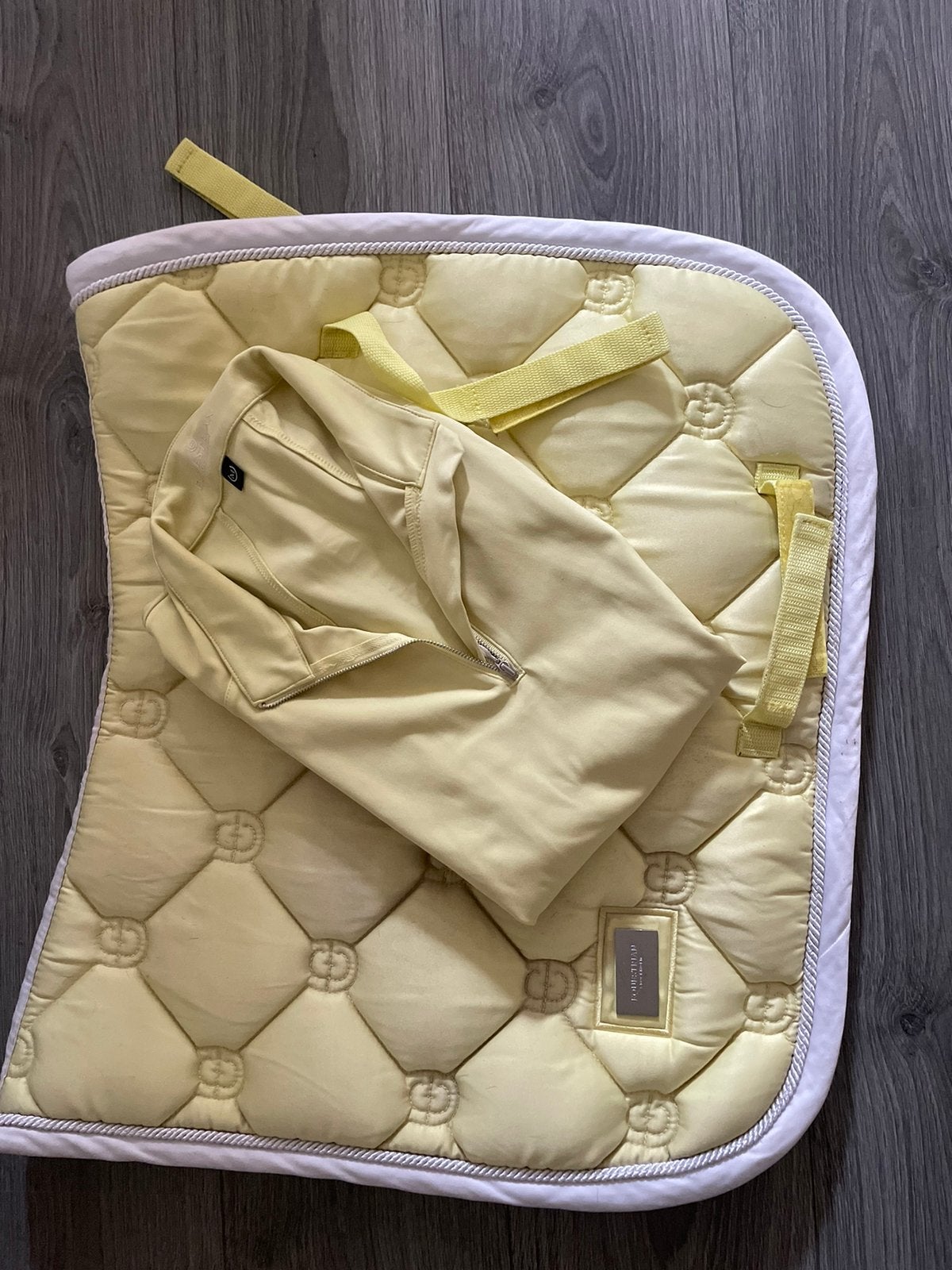Geel equestrian stockholm dekje+ bijpassend shirtje, Gebruikt, Dressuurdekje, Cob (M), Equestrian Stockholm
