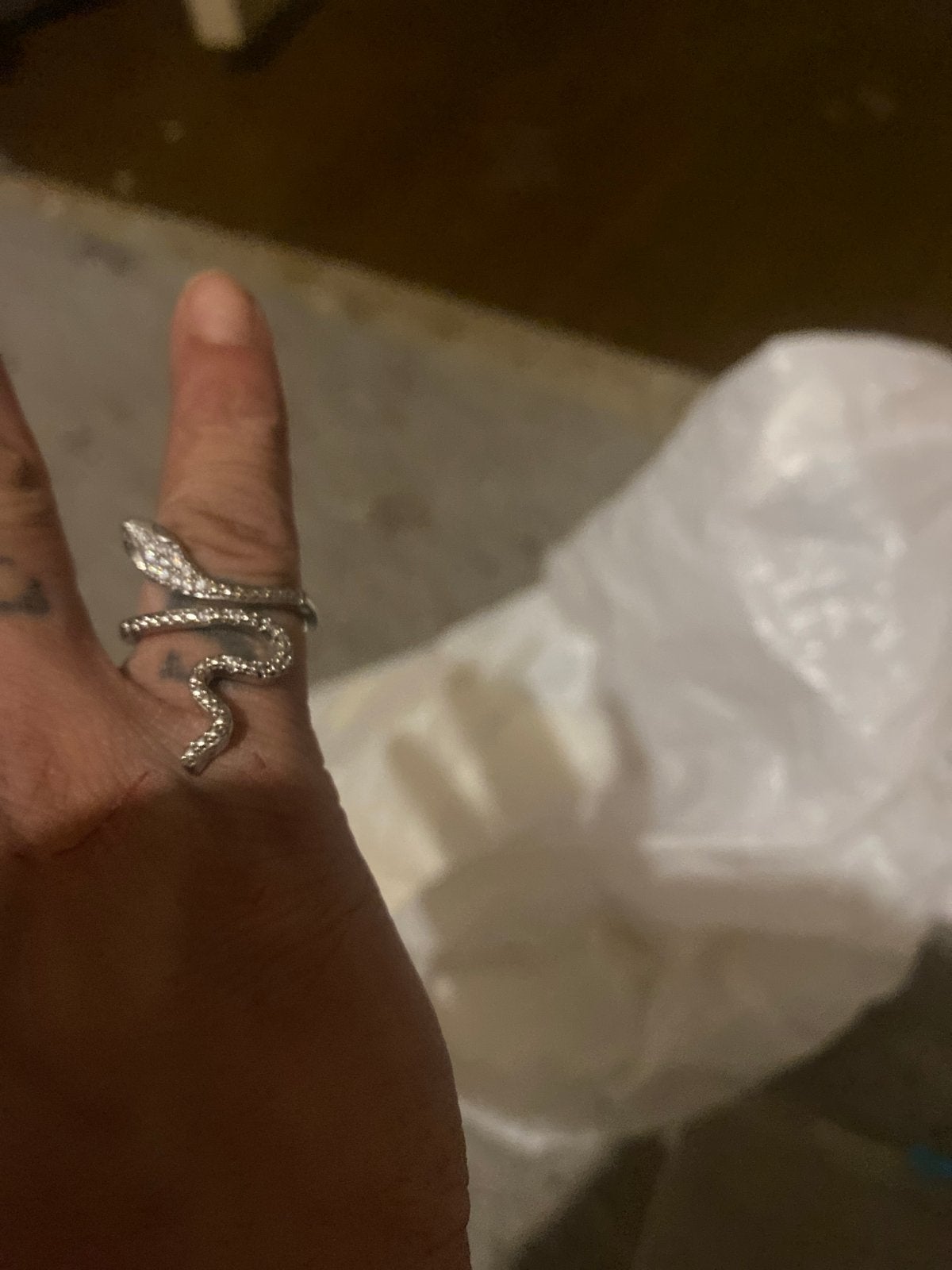 Slangenring met strass - Zilverkleurig, Sieraden, Tassen en Uiterlijk, Ringen, Nieuw, Dame of Heer, 17 tot 18, Zilver, Overige materialen