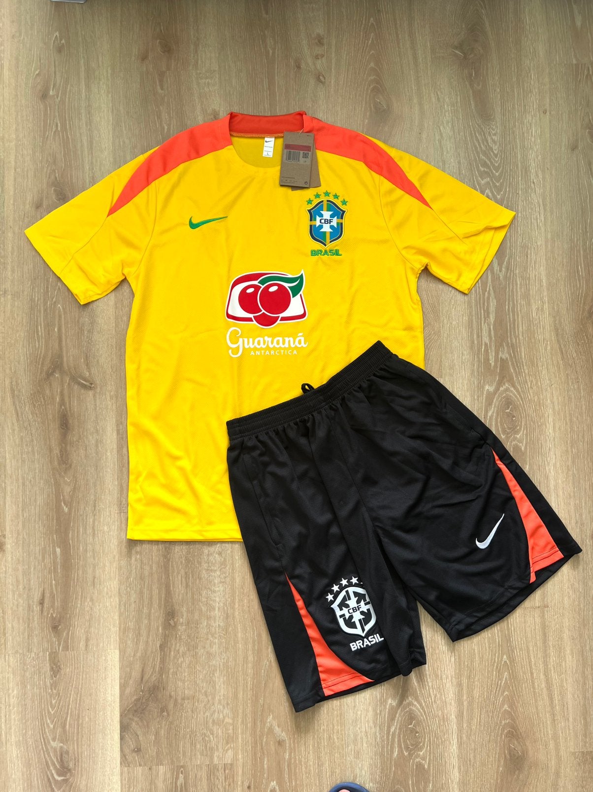 Brazilië trainingsset Nike geel  Maat L, Maat 52/54 (L), Geel, Nieuw, Ophalen of Verzenden
