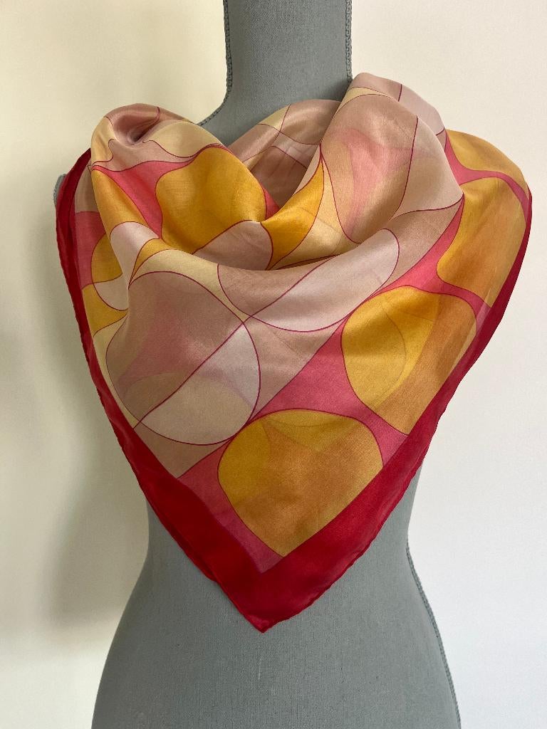 Zijden sjaal/hoofd/halsdoek met grafische print, Kleding | Dames, Mutsen, Sjaals en Handschoenen, Ophalen of Verzenden, Gedragen