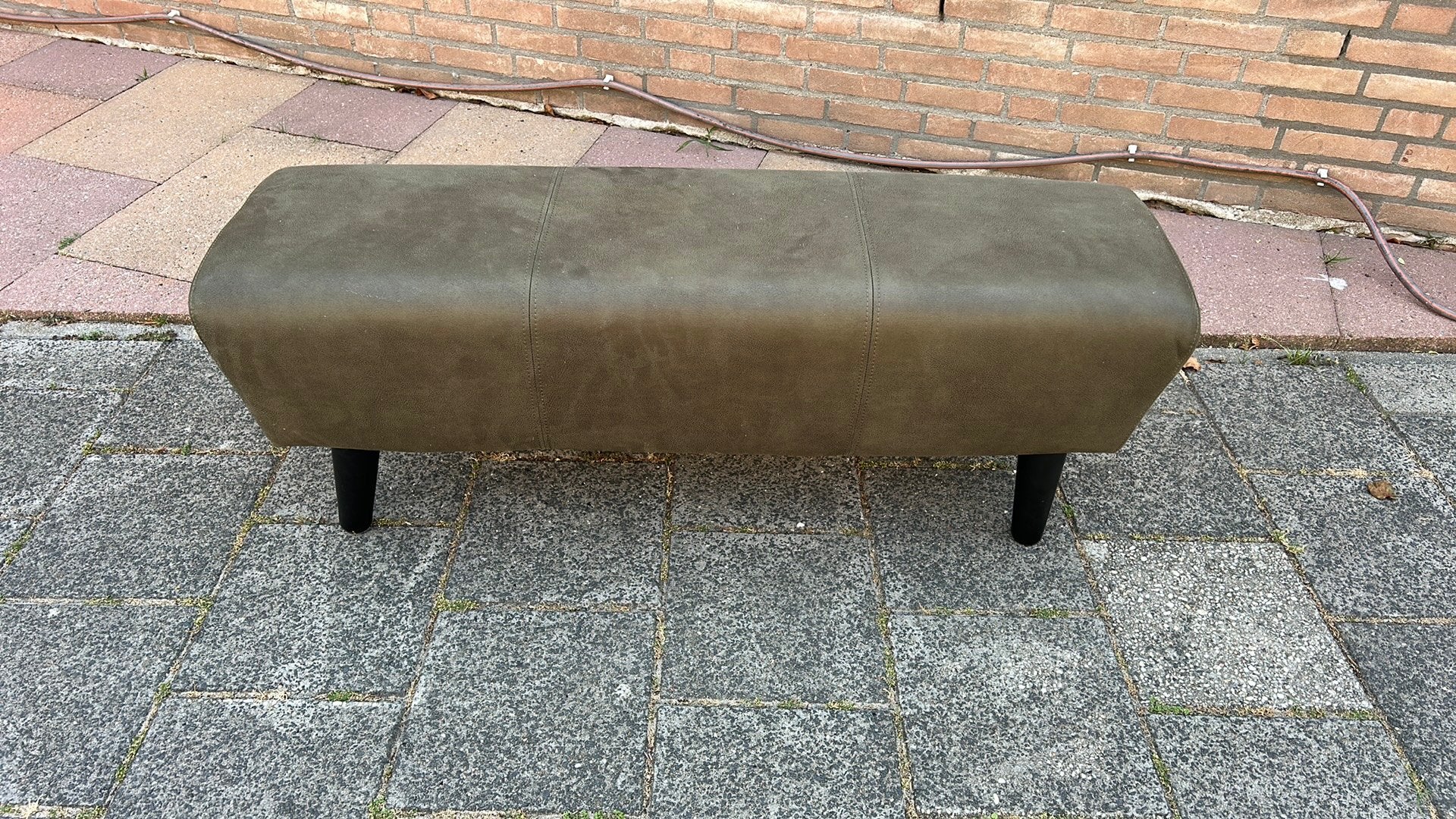 Mooie olijf groene poef (Felix), Huis en Inrichting, Banken | Voetenbanken en Poefen, Ophalen, Minder dan 50 cm, 100 tot 125 cm