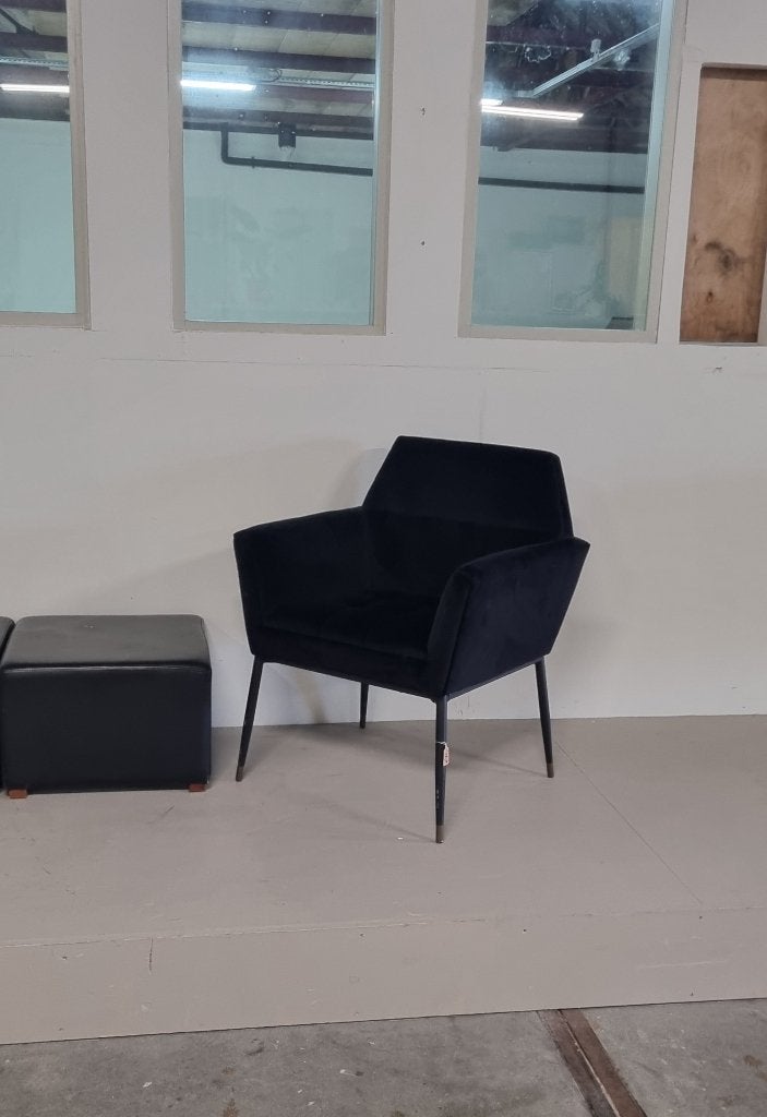 Moderne zwarte stoel van DutchBone, Ophalen, Zwart, Modern, comfortabel en veelzijdig, Zo goed als nieuw