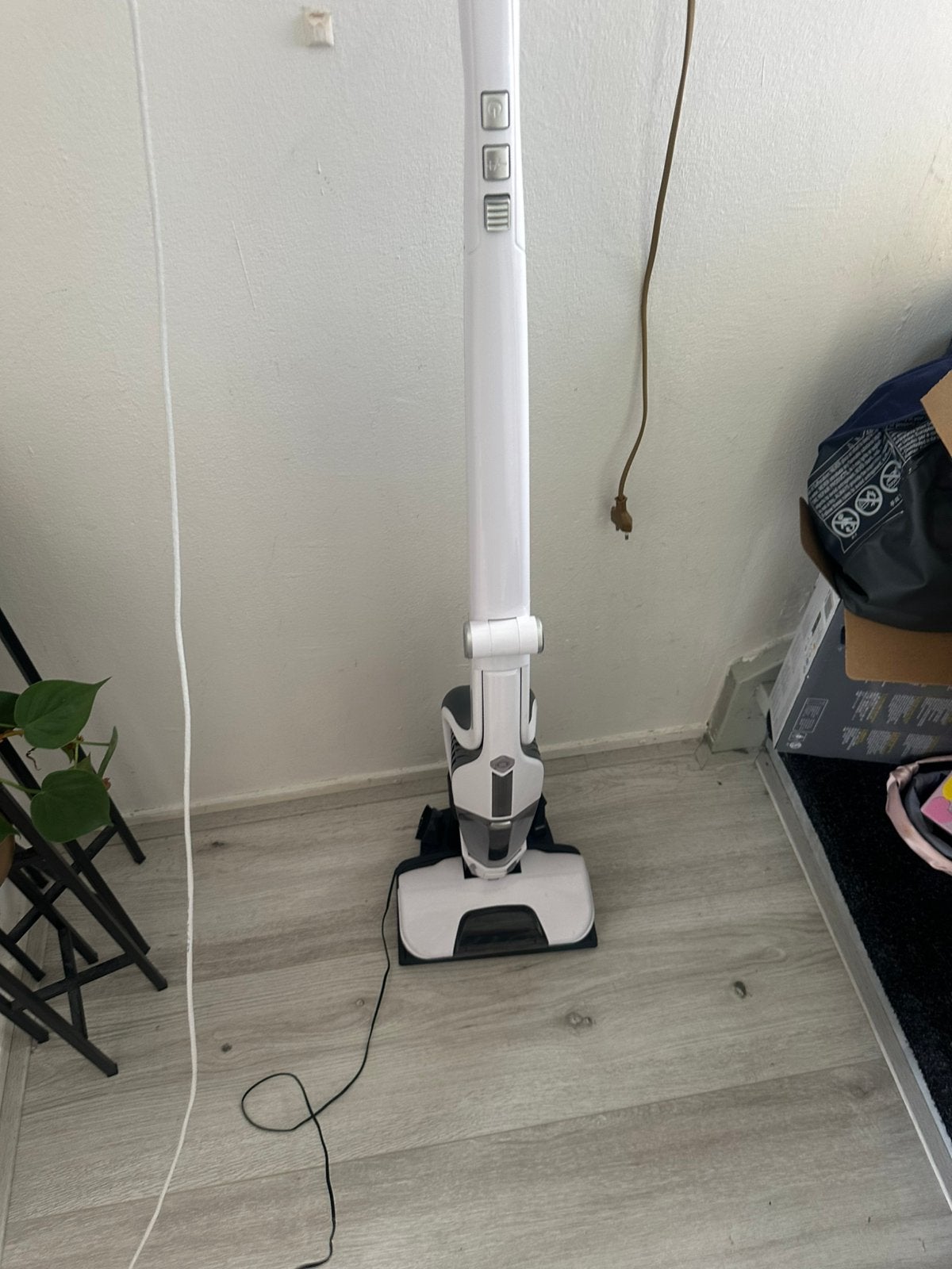 Quigg steelstofzuiger met oplaadstation, Ophalen, Zo goed als nieuw